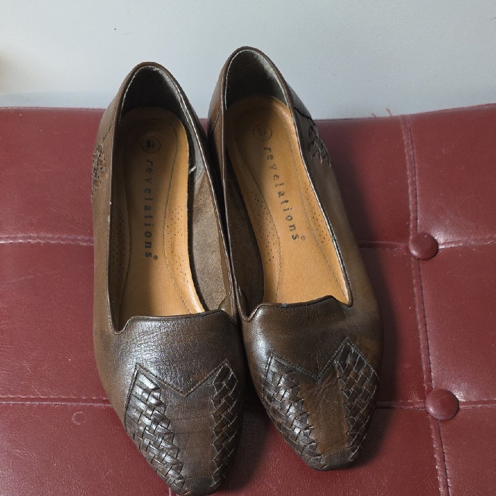 Revelations Classic Brown Leather Loafers with Woven Design Size 9.5